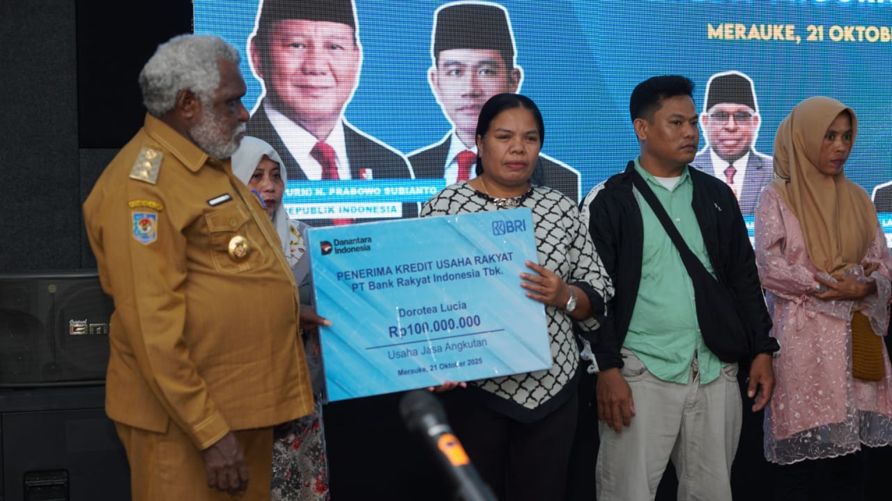Wagub Paskalis Buka Akad Massal KUR 800.000 Debitur dan Peluncuran KPP di Papua Selatan