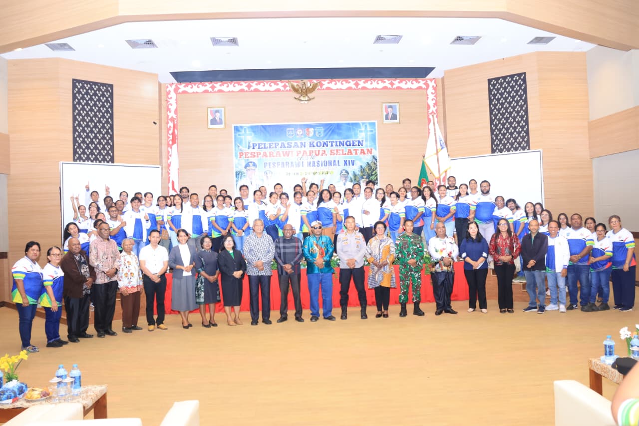 Sekda Ferdinandus Lepas Kontingen Pesparawi Nasional Papua Selatan