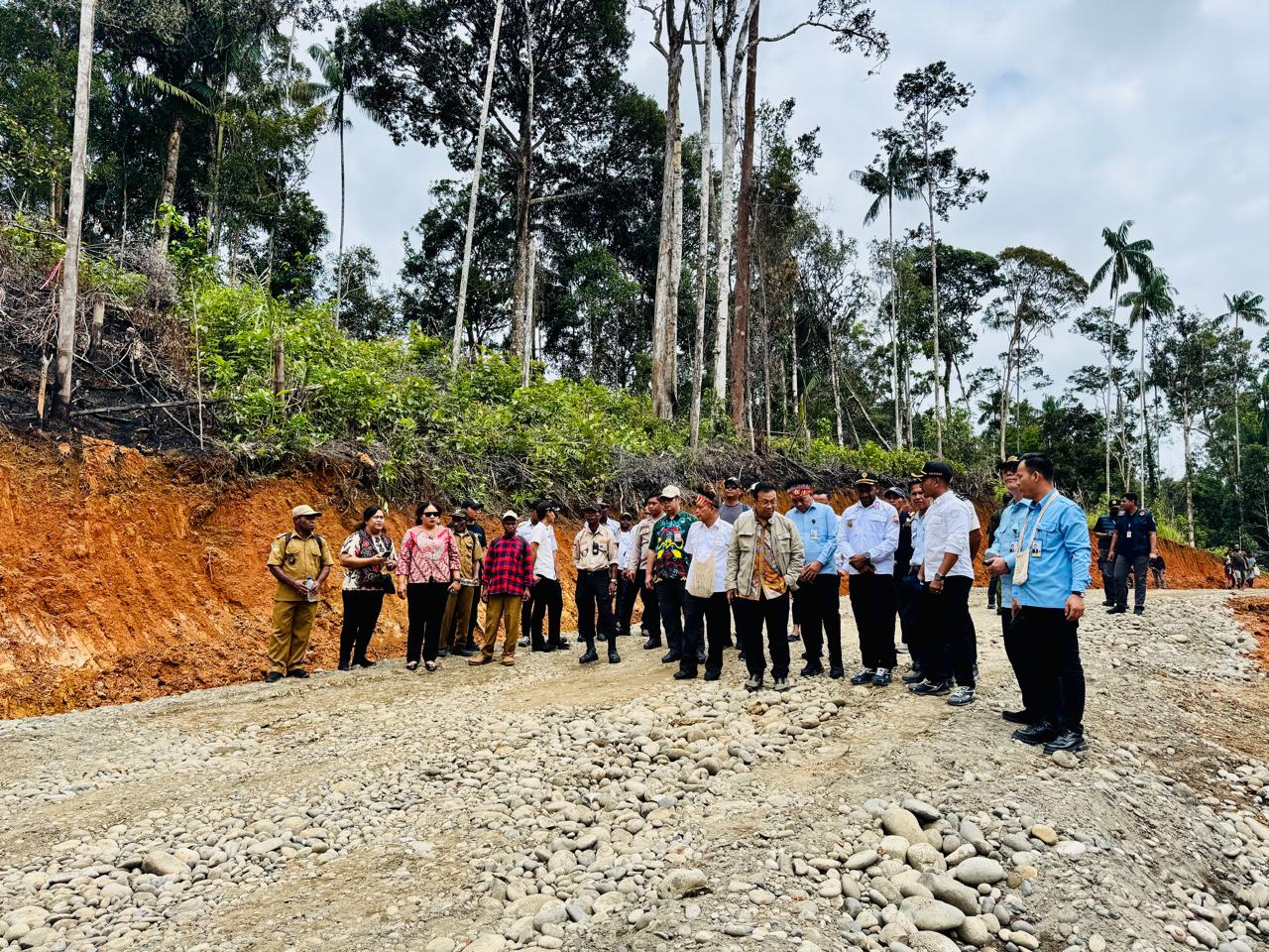 Deputi I BNPP RI Tinjau Konektivitas Perbatasan RI–PNG di PLBN Yetetkun