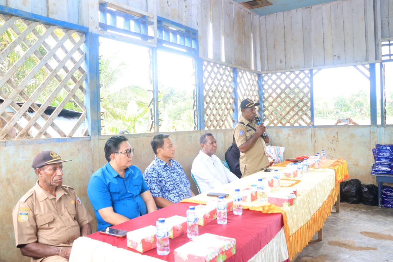 Gubernur Apolo Safanpo Dengar Aspirasi Warga Kali Kao, Tindak Lanjuti Permintaan Perumahan dan Kesehatan - Gambar 3