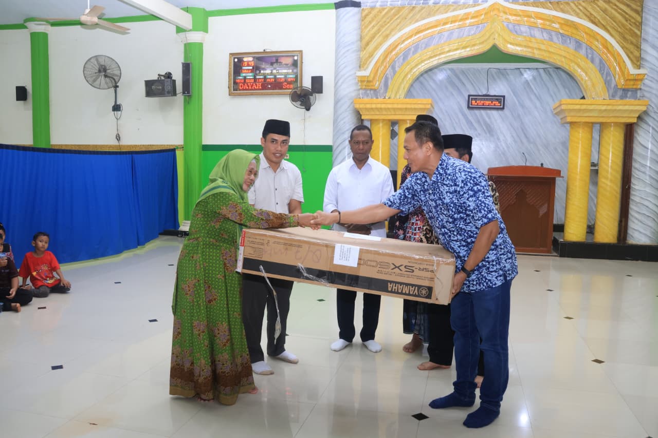 Gubernur Apolo Safanpo Serahkan Bantuan Keyboard untuk Muslimat NU Asiki - Gambar 4