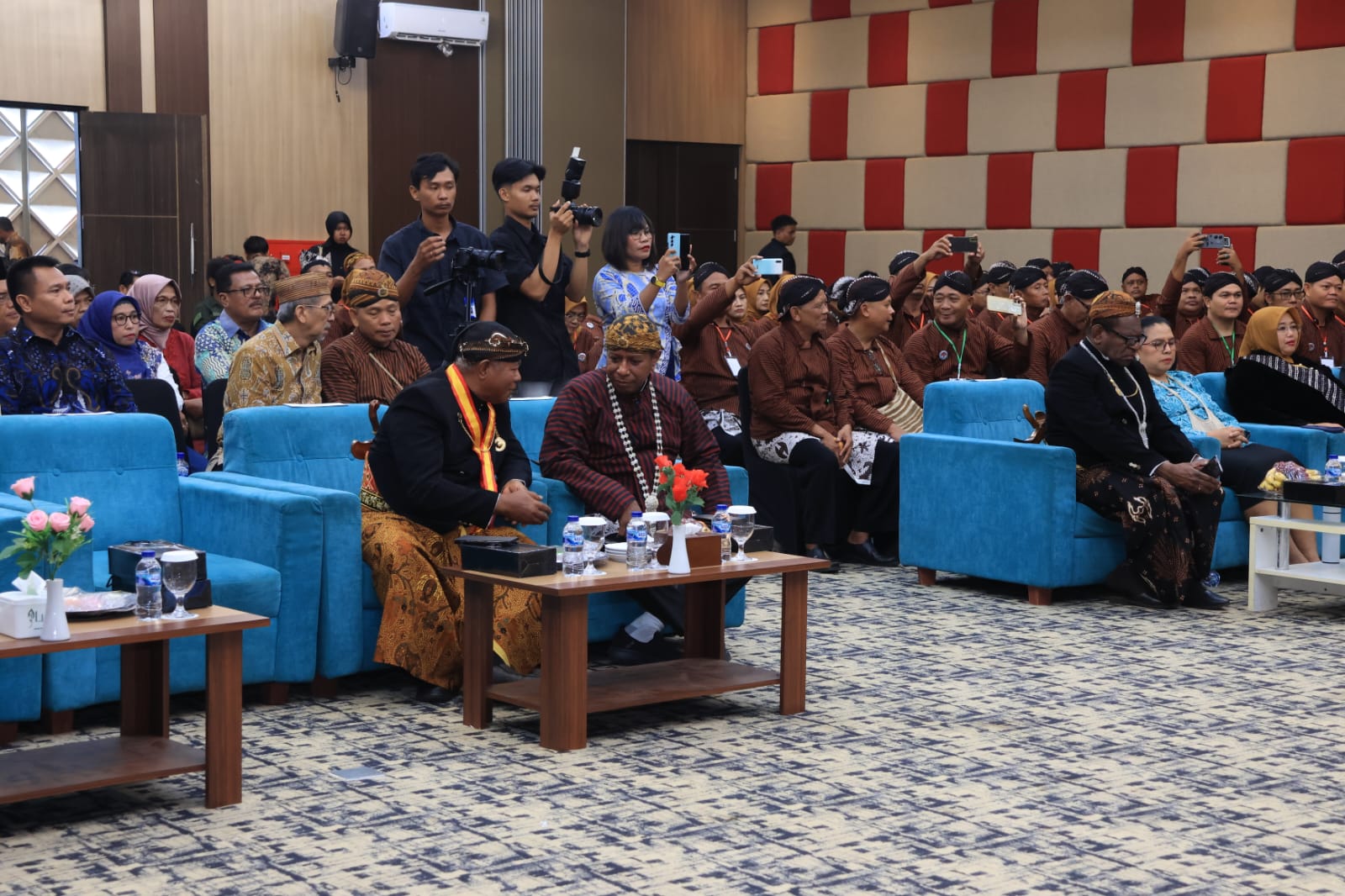 Gubernur Apolo: HKJSM Harus Rangkul Semua Etnis Bangun Papua Selatan - Gambar 10