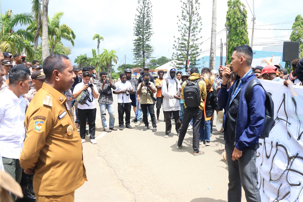 Gubernur Apolo Minta TNI/Polri Tindak Tegas Pelaku Kriminal di Papua Selatan - Gambar 6