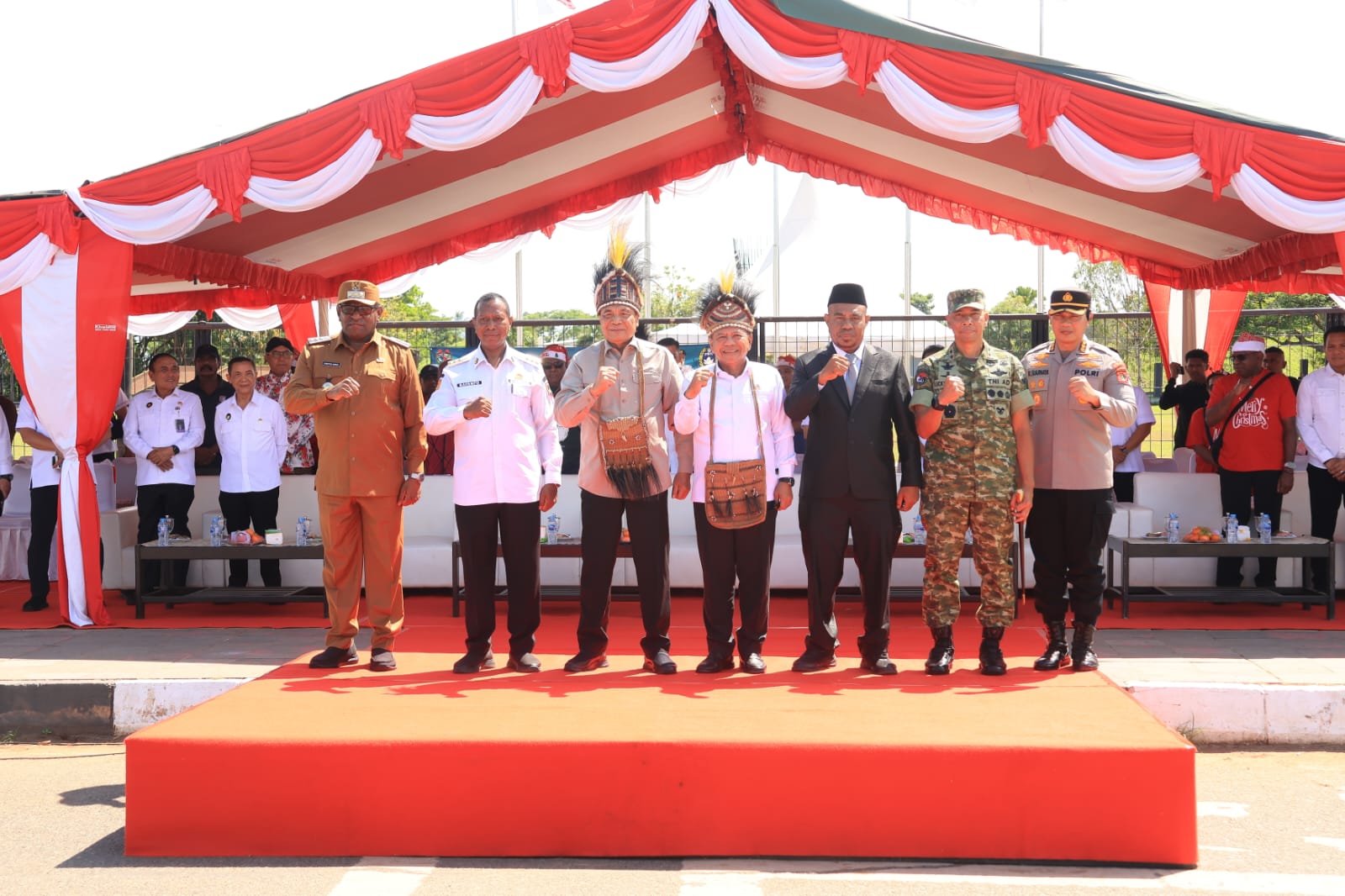 Gema Natal 2025 di Merauke: Menkopolhukam Puji Harmoni dan Solidaritas Masyarakat Papua Selatan - Gambar 1