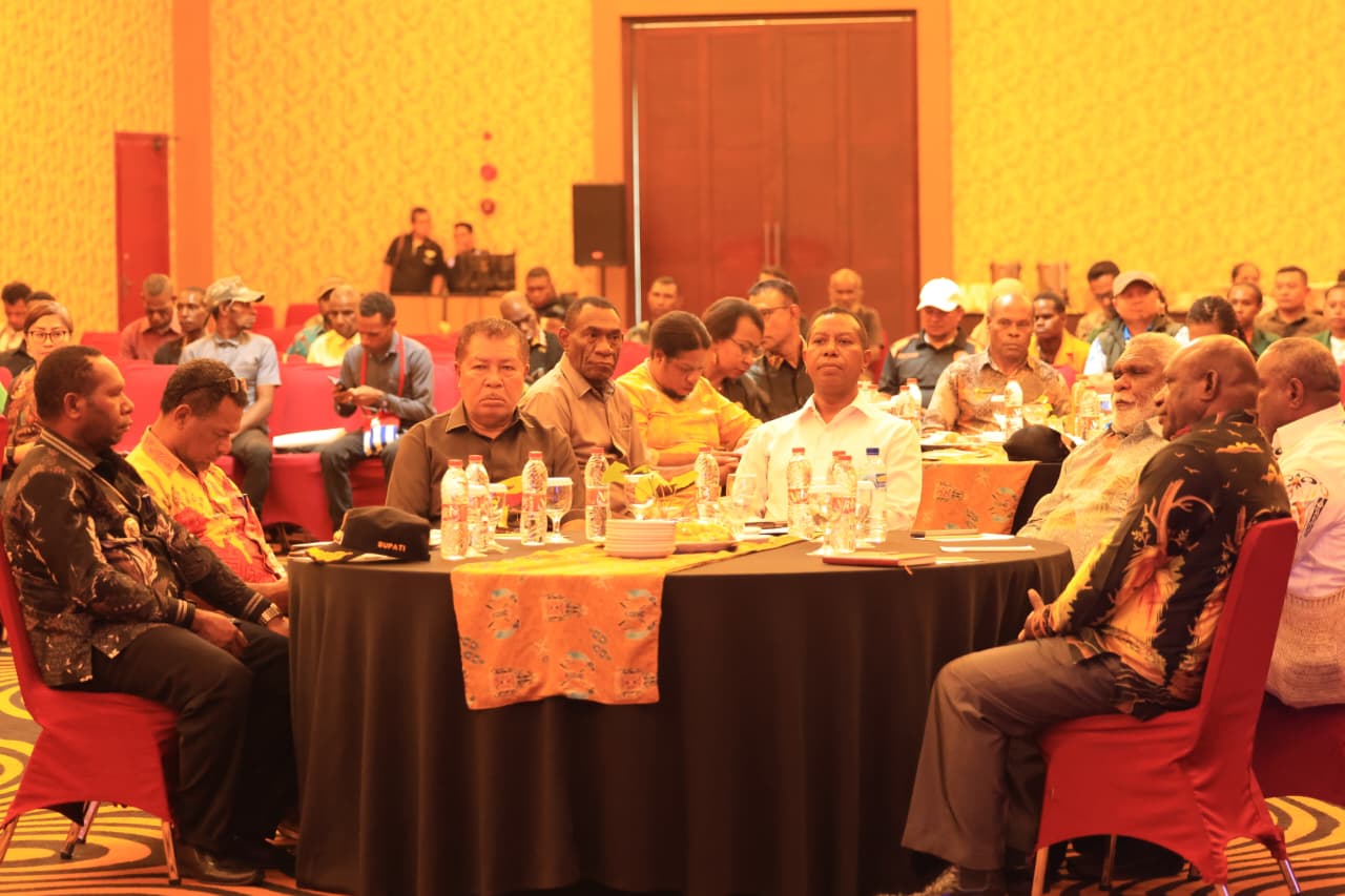 Gubernur Apolo Safanpo Buka Diskusi Publik Perdasus OAP, Tegaskan Pentingnya Legitimasi dan Penguatan Produk Hukum Papua Selatan - Gambar 2
