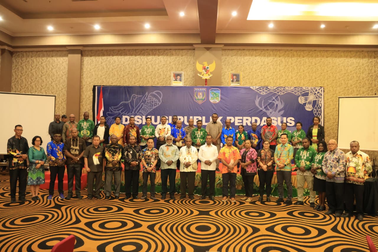 Gubernur Apolo Safanpo Buka Diskusi Publik Perdasus OAP, Tegaskan Pentingnya Legitimasi dan Penguatan Produk Hukum Papua Selatan - Gambar 5